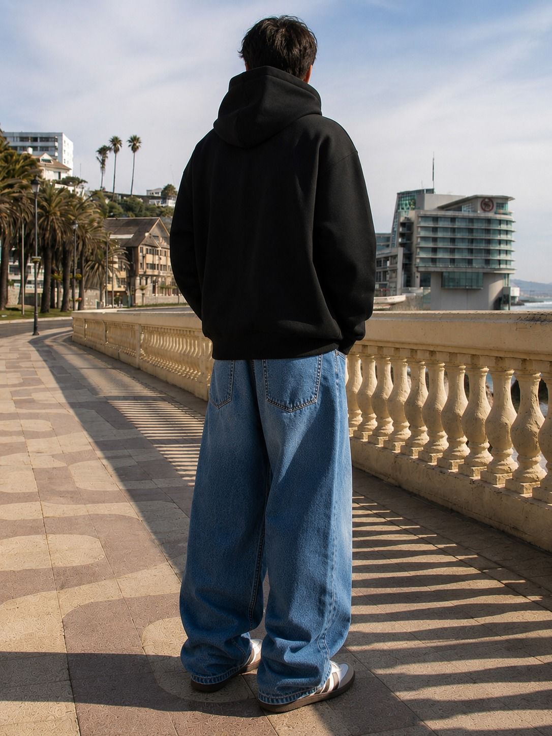BLACK ZIP HOODIE